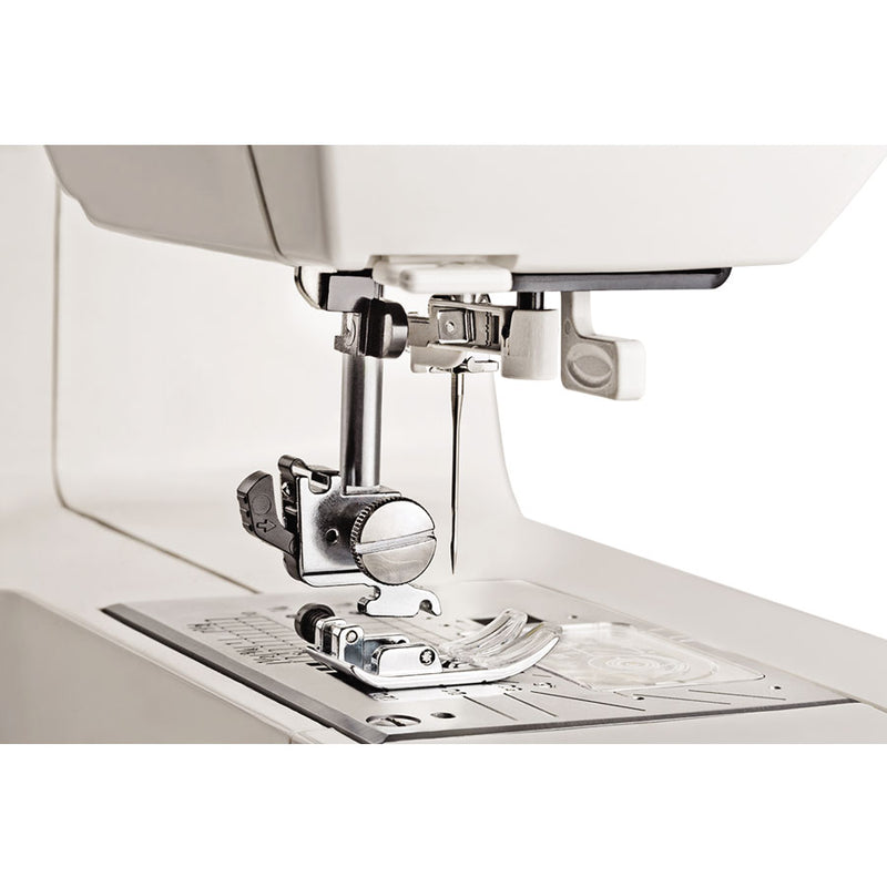 USHA STITCH QUEEN WITH FOOT MACHINE AND MOTOR